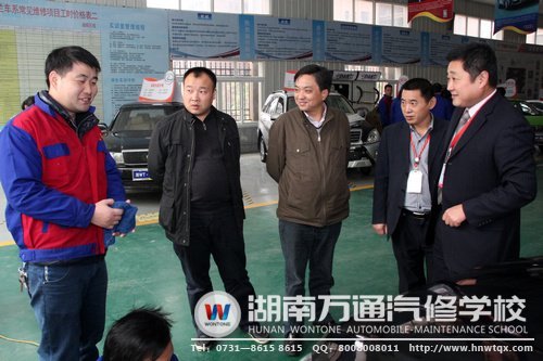 劉局長對學(xué)生的實踐操作能力很欣賞