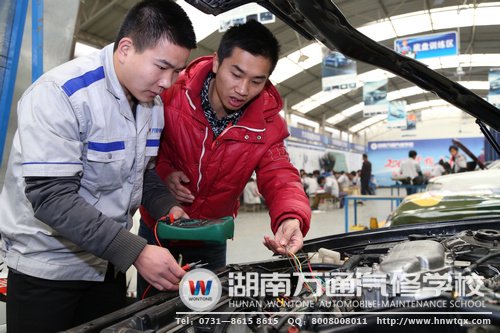 王志強放棄大學(xué)路，選擇了學(xué)汽修