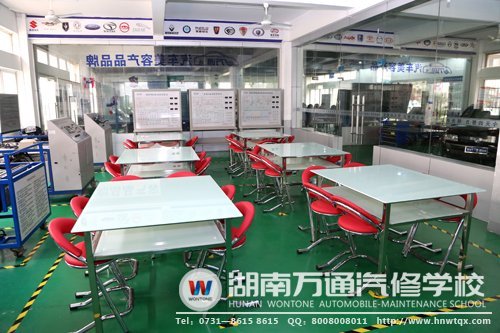 添購(gòu)的實(shí)訓(xùn)新桌椅