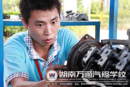 周正紅學(xué)習(xí)十分刻苦