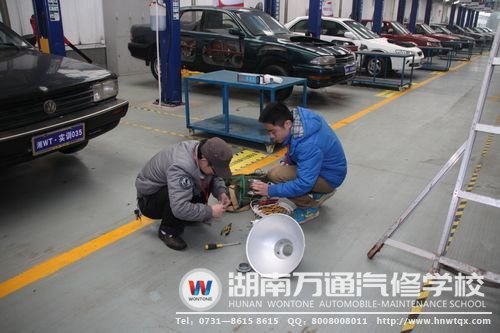 學(xué)校后勤水電工作人員及時(shí)排查任何安全隱患