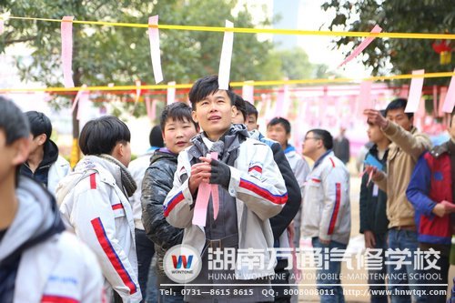 這位同學(xué)正在研究謎面！