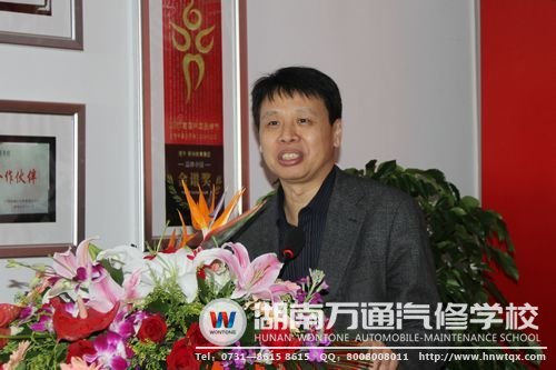 朱軍教授有著業(yè)內(nèi)極高的汽修造詣