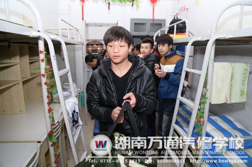 進(jìn)入新環(huán)境、認(rèn)識(shí)新同學(xué)，新生們表示很開(kāi)心