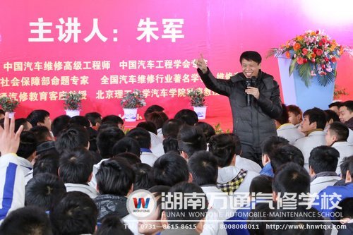 朱教授與學(xué)子們零距離互動