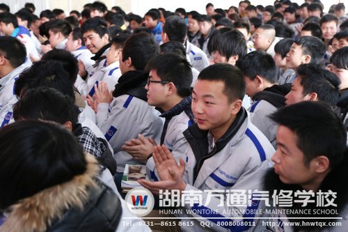 朱教授的講學(xué)激起了同學(xué)們的熱情！