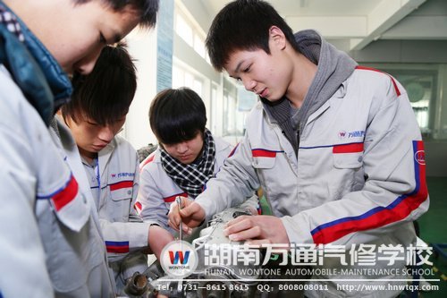 賀凌峰很喜歡學校的上課模式