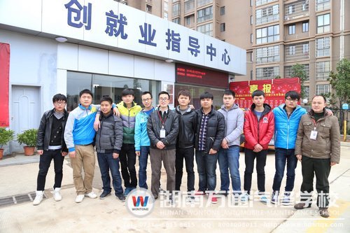 在招聘會(huì)上有了心儀工作的萬通學(xué)子