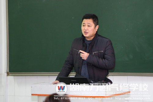 葛校長給新生們解析當今企業(yè)用人的標準