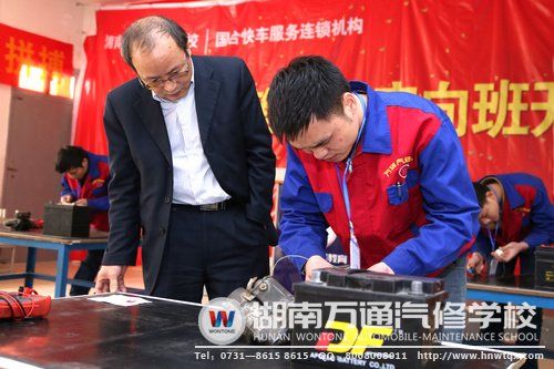 仔細(xì)操作，嚴(yán)謹(jǐn)有序