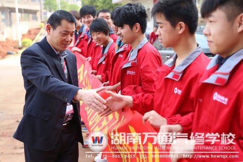 潘校長(zhǎng)心系學(xué)子就業(yè)