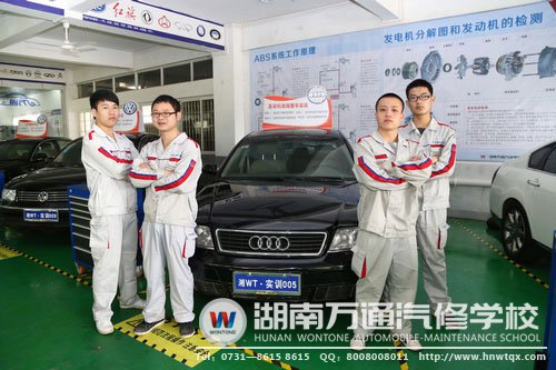 廖志強（左二）與其他三位同學組成了&ldquo;響箭隊&rdquo;