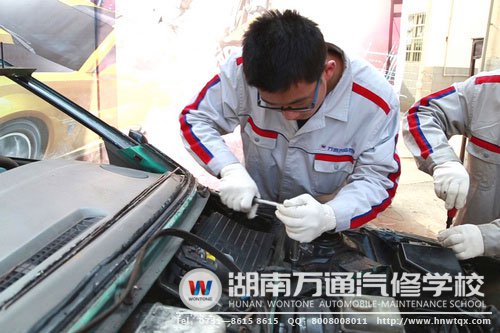 初中生學(xué)汽修，邁向成才路