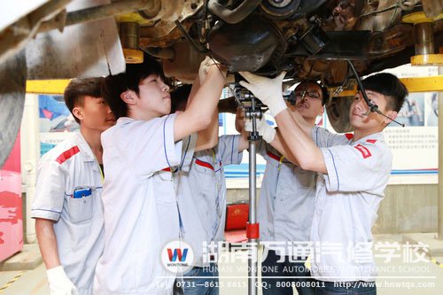 湖南萬(wàn)通十分注重鍛煉學(xué)生的實(shí)踐能力