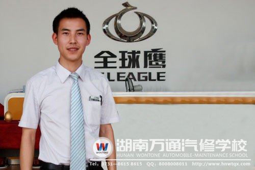 回爐學(xué)汽修的陶鑫找到了屬于自己的天地