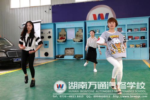 女生舞蹈，先保留一下實力