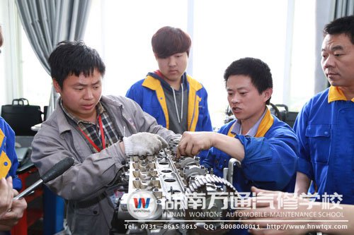 先進(jìn)的設(shè)備讓學(xué)子們學(xué)到先進(jìn)技能