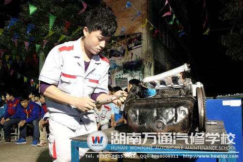 去年的燈光競技，同學(xué)們的實力有目共睹