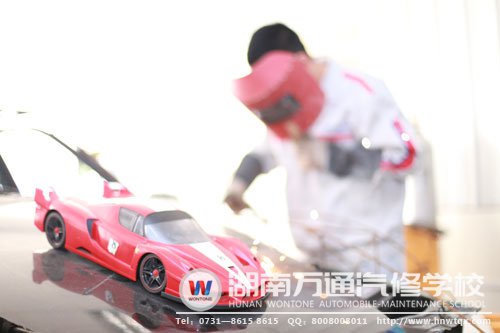 小小的紅色法拉利模型，隱藏著同學們內心中的夢想