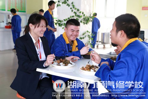 馮糧老師善于和學(xué)生溝通