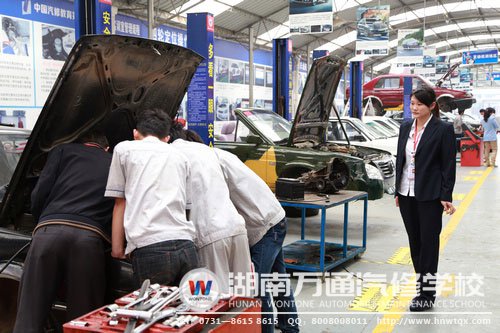 讓學(xué)生學(xué)好扎實(shí)的技能，是馮老師最大的希望