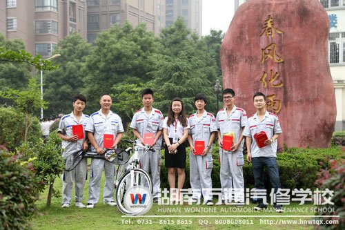 六位獲獎同學(xué)與老師合影