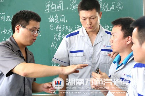 學(xué)生向老師請教問題