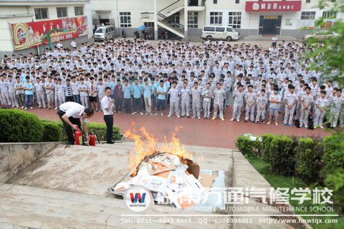 著火了怎么辦？鄧?yán)蠋熃酉聛韺⒂H自指導(dǎo)！