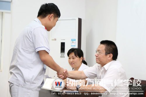 萬通學子在招聘會中得企業(yè)認可