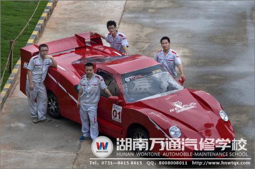 湖南萬通汽修學校，90后學生成功將報廢汽車改&ldquo;法拉利&rdquo;跑車。