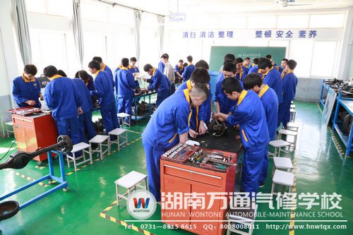 小組學(xué)習(xí)，互幫互助，更有利學(xué)習(xí)專業(yè)技能