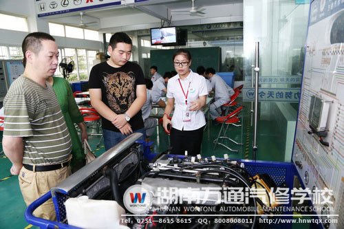 萬通學(xué)校先進(jìn)的教學(xué)設(shè)備受學(xué)生及家長關(guān)注