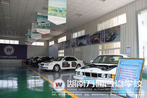 全新設(shè)備教學(xué)為萬通學(xué)子就業(yè)保駕護航