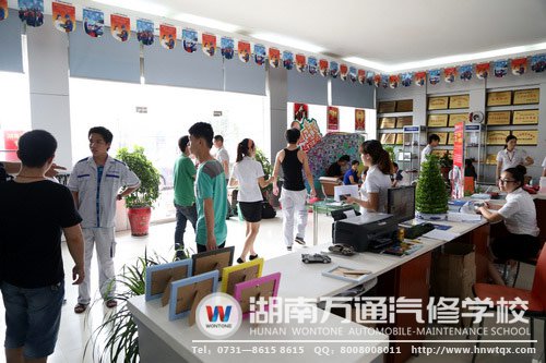 火熱的報(bào)名現(xiàn)場