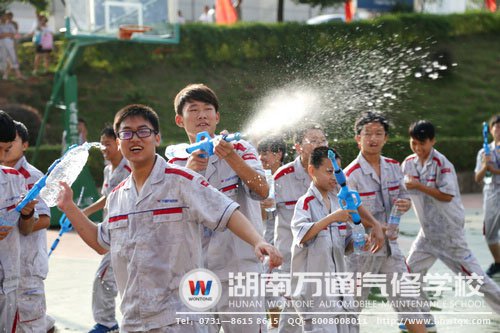 豐富多彩的校園活動(dòng)，使學(xué)習(xí)更輕松