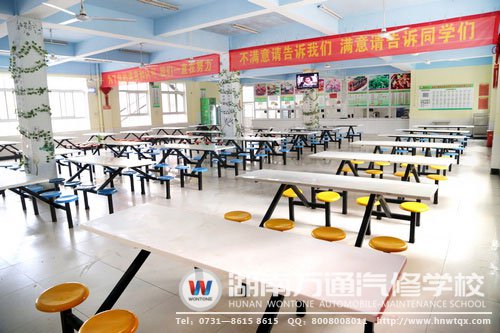 學(xué)校食堂干凈整潔 不用擔(dān)心伙食衛(wèi)生問(wèn)題