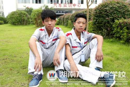 王飄和他的兄弟吳海平在湖南萬通