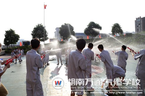 湖南萬通：新生校園趣味活動(dòng)，都玩嗨啦