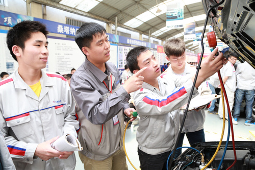 大學(xué)生四成在啃老，那為什么不學(xué)技術(shù)呢？