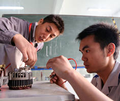 汽修醫(yī)生發(fā)展前景大 萬通培養(yǎng)社會所需之才