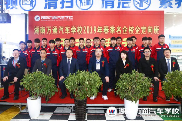 既把學問胸中藏,又見技術(shù)指尖舞