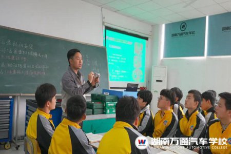 湖南萬通獨(dú)創(chuàng)《六步教學(xué)法》，確保教學(xué)簡單有效
