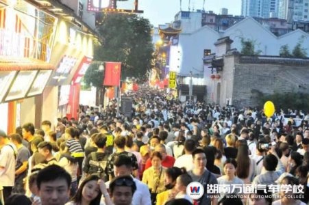 這個(gè)五一不去擠人從眾... 他們只想逛校園拿入學(xué)豪禮