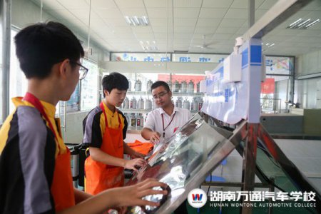 【答疑解惑】32歲學(xué)汽修晚嗎？學(xué)什么專業(yè)比較好？
