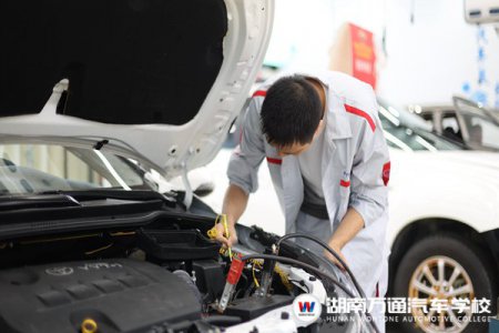 30多歲從貿(mào)易行業(yè)轉(zhuǎn)行，為何他選擇湖南萬通學(xué)汽車美容？