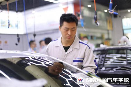 這個班同學(xué)都是我們連隊(duì)的戰(zhàn)友!