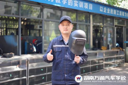 你好，新同學|擺脫流水線，他從零基礎(chǔ)逆襲到“焊王”！