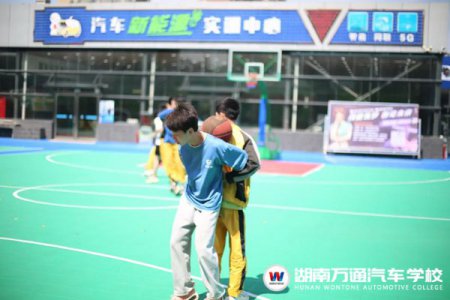 滾輪胎，單腳火車跑....這場(chǎng)趣味運(yùn)動(dòng)會(huì)也太好玩了吧！