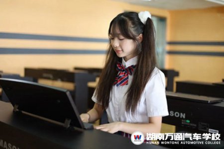 來湖南萬通，和城軌學妹共赴一場逐夢之旅！