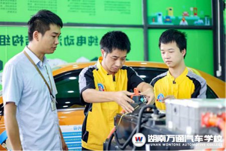 畢業(yè)后平均月薪高達(dá)10867的專業(yè)？丟掉幻想，趁早轉(zhuǎn)行！